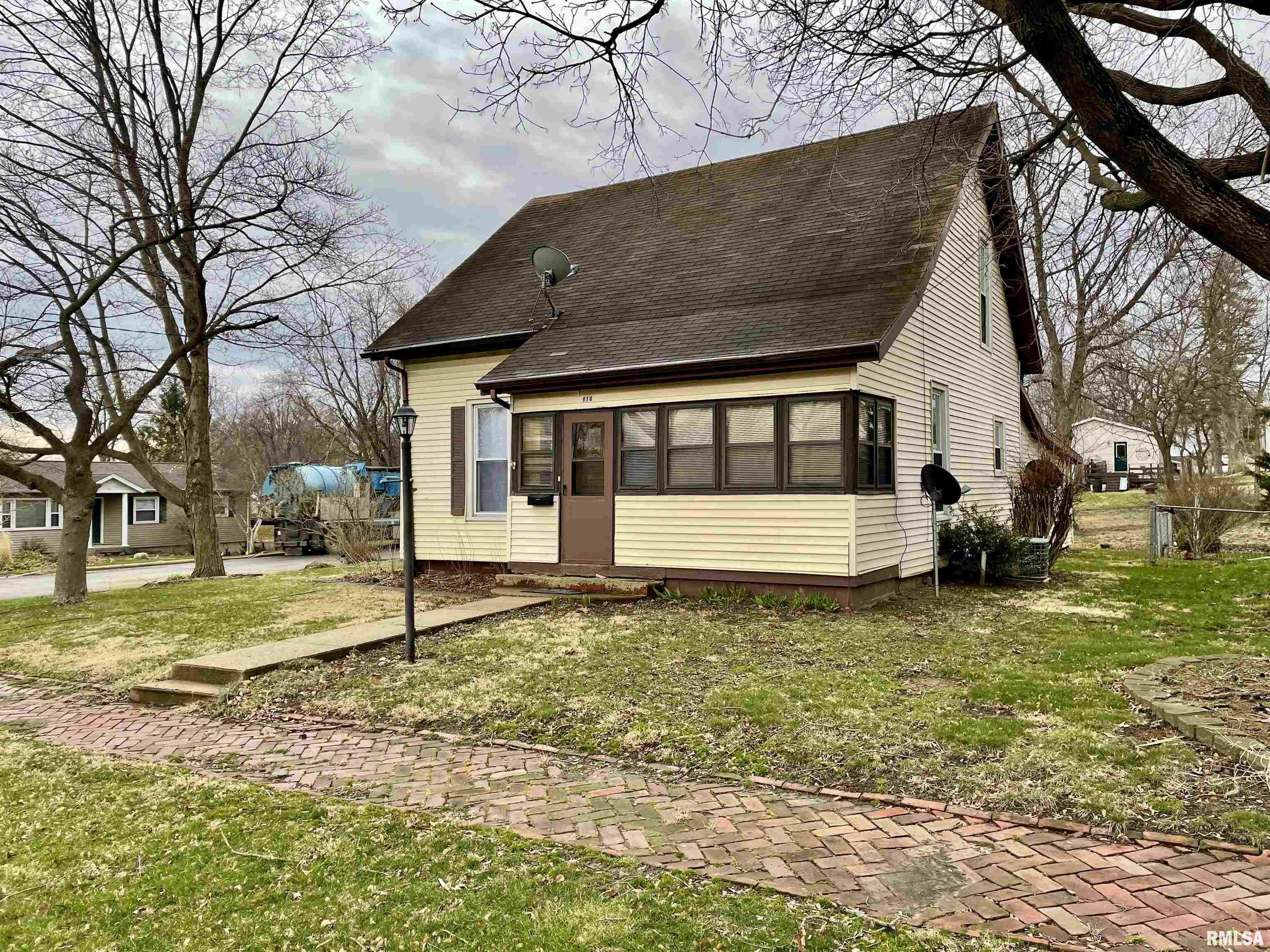 Property Photo:  416 E Leo  IL 61530 