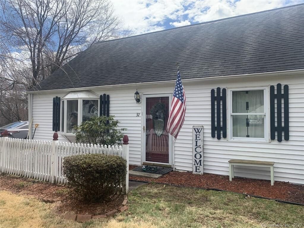 Property Photo: 32 King Court CT 06082
