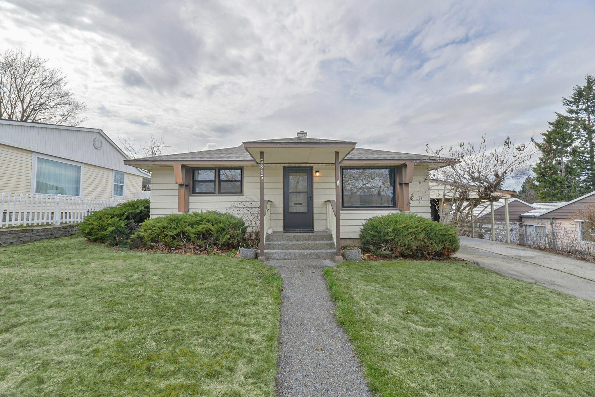 Property Photo: 5915 N Cochran St WA 99205