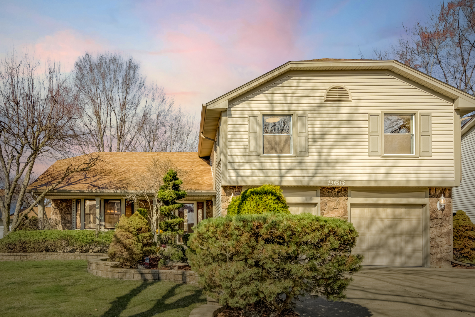 Property Photo:  966 Mississippi Lane  IL 60007 