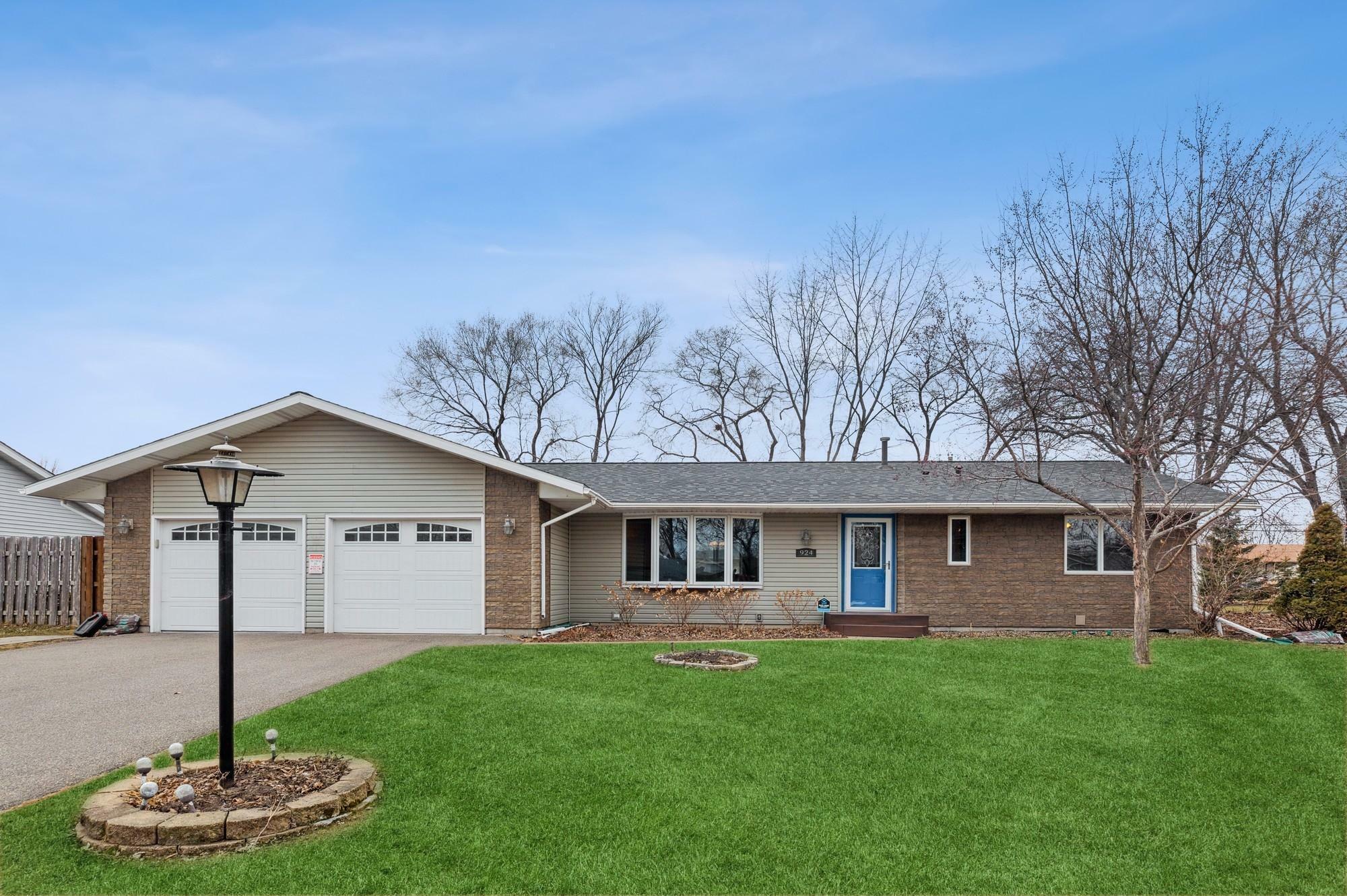 Property Photo: 924 Beacon Lane MN 55124