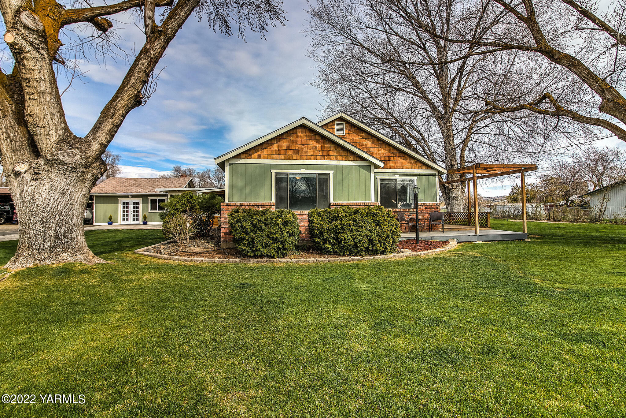 Property Photo: 9409 Wide Hollow Rd WA 98908