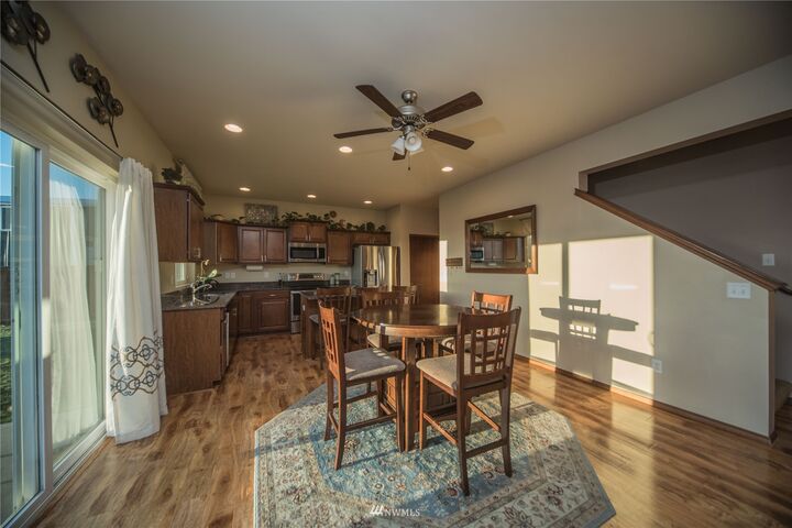 Property Photo: 2307 N Creeksedge Way WA 98926