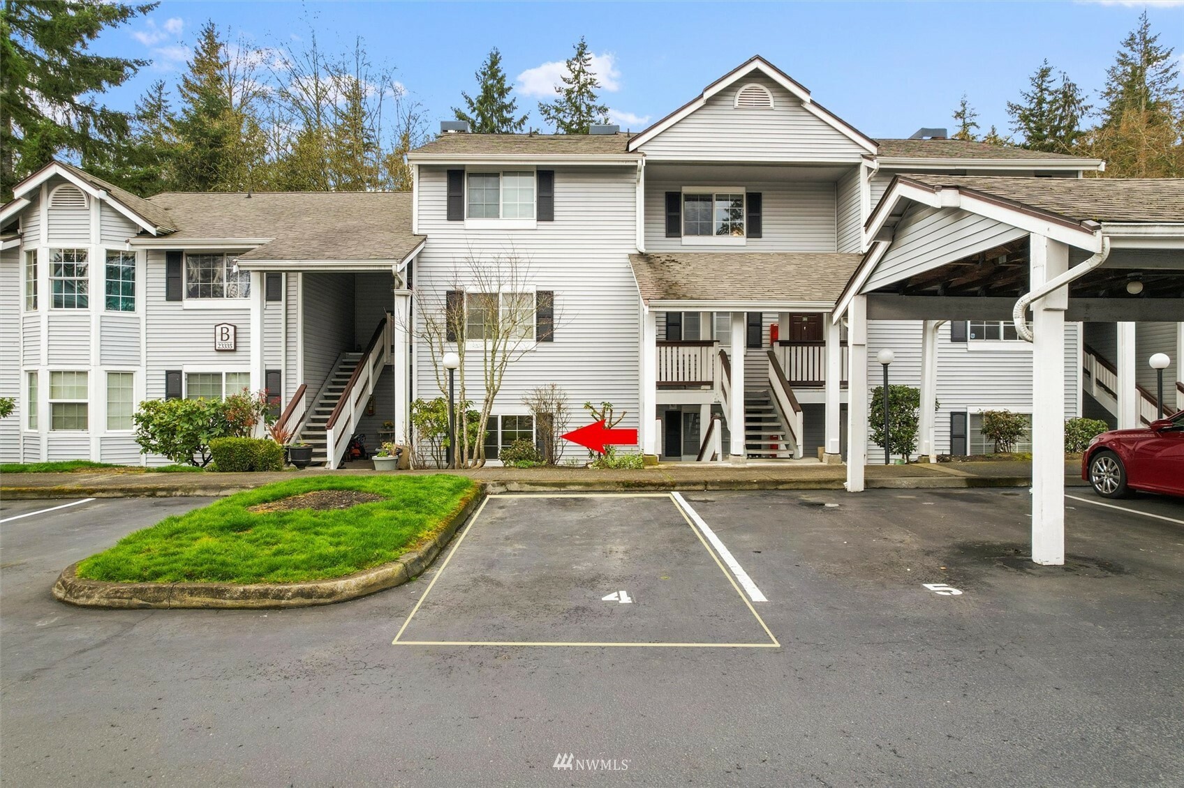 Property Photo:  23335 Cedar Way B-102  WA 98043 