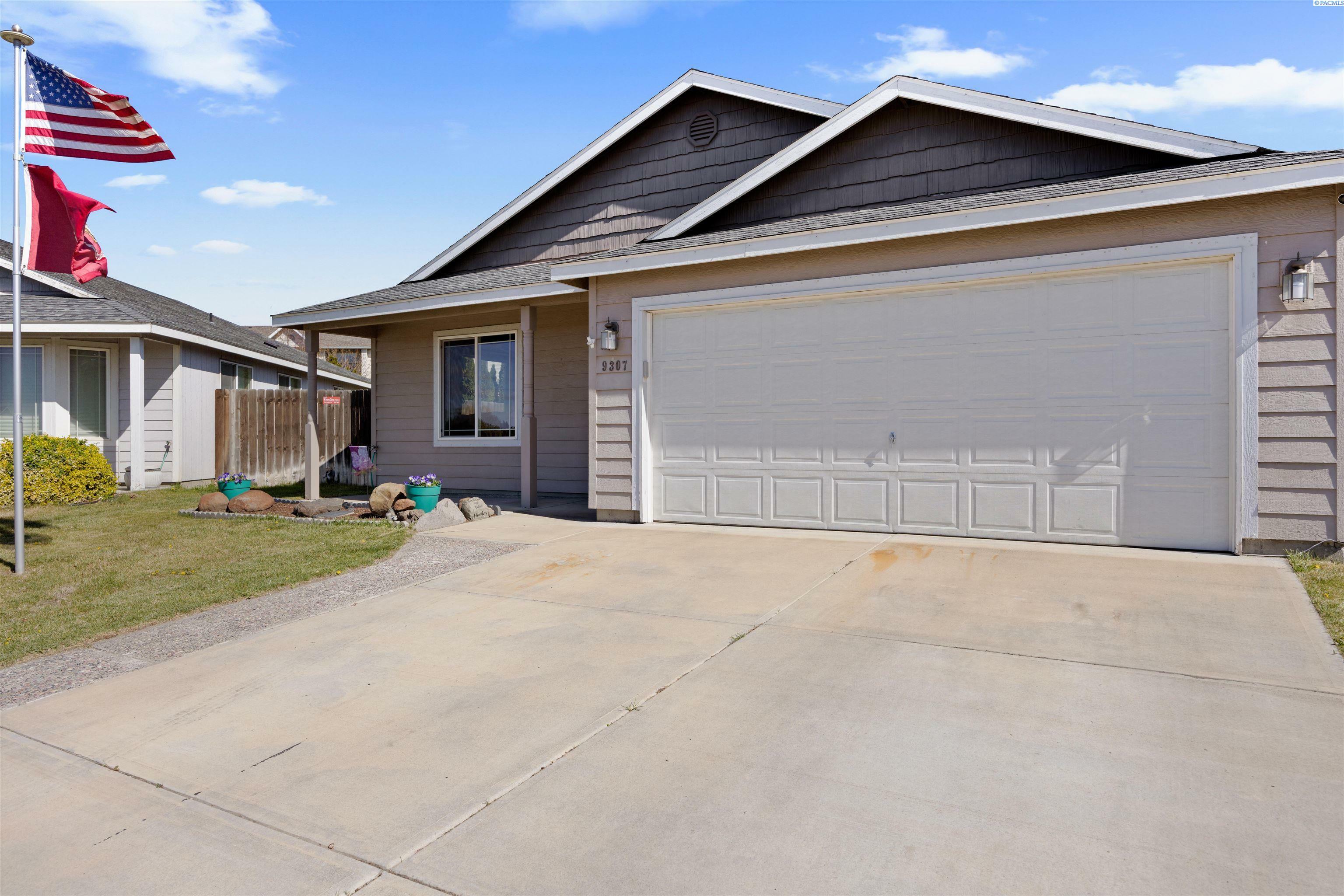 Property Photo:  9307 Mustang Drive  WA 99301-6675 