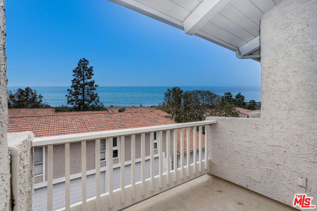 28230   Rey De Copas Ln  Malibu CA 90265 photo