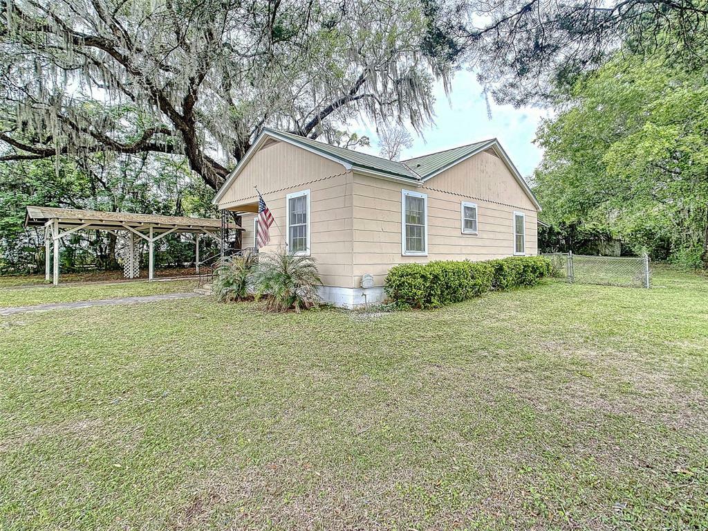 Property Photo:  44 NW 4th Street  FL 32696 