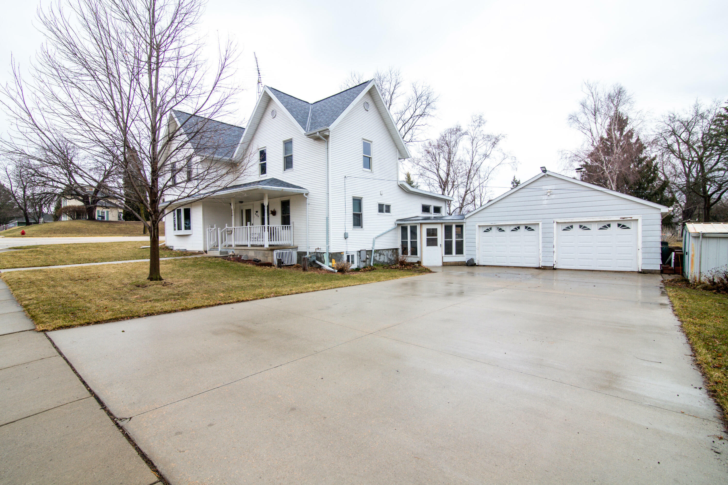 Property Photo:  604 Lynn St  WI 53032 