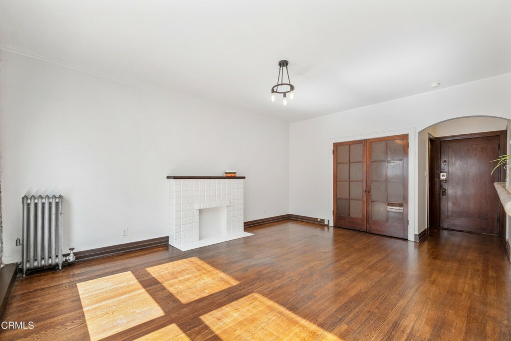 Property Photo:  2121 James M Wood Boulevard 409  CA 90006 