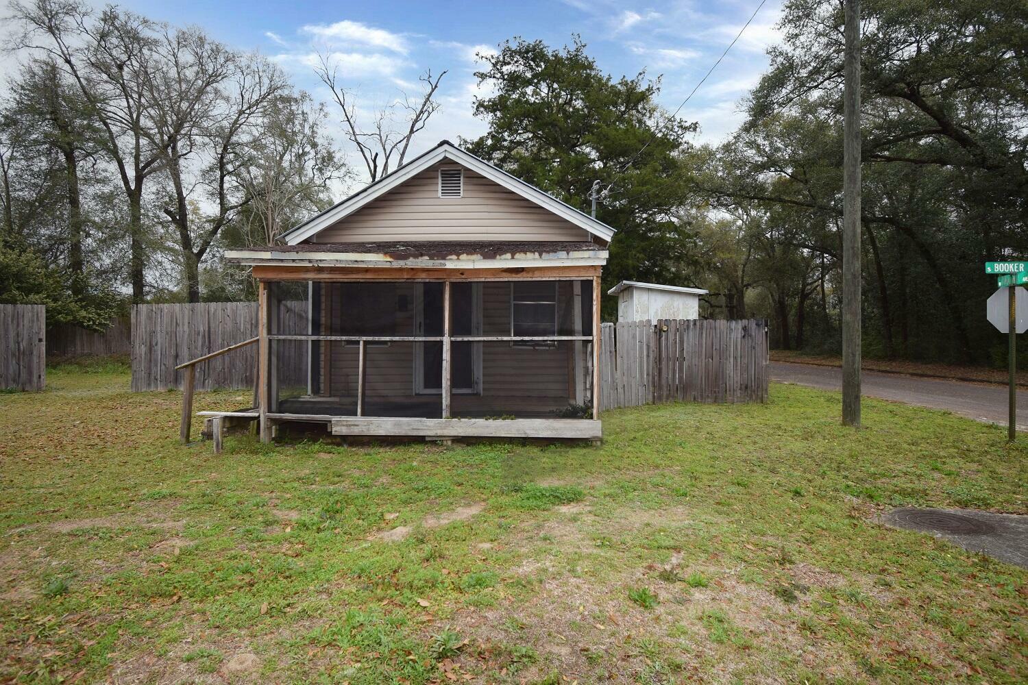 Property Photo:  297 S Booker  FL 32536 