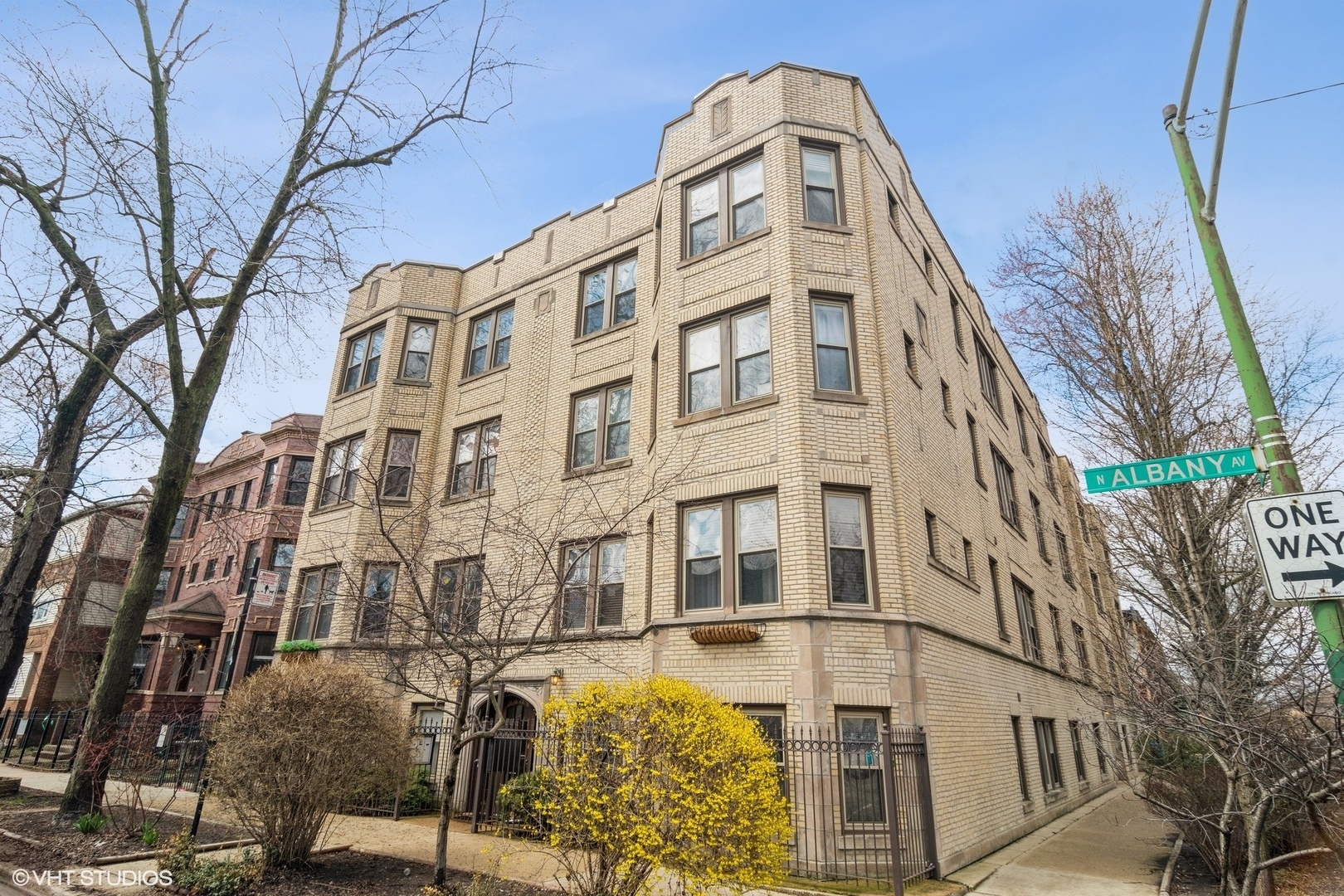 Property Photo:  3105 W George Street 1  IL 60618 