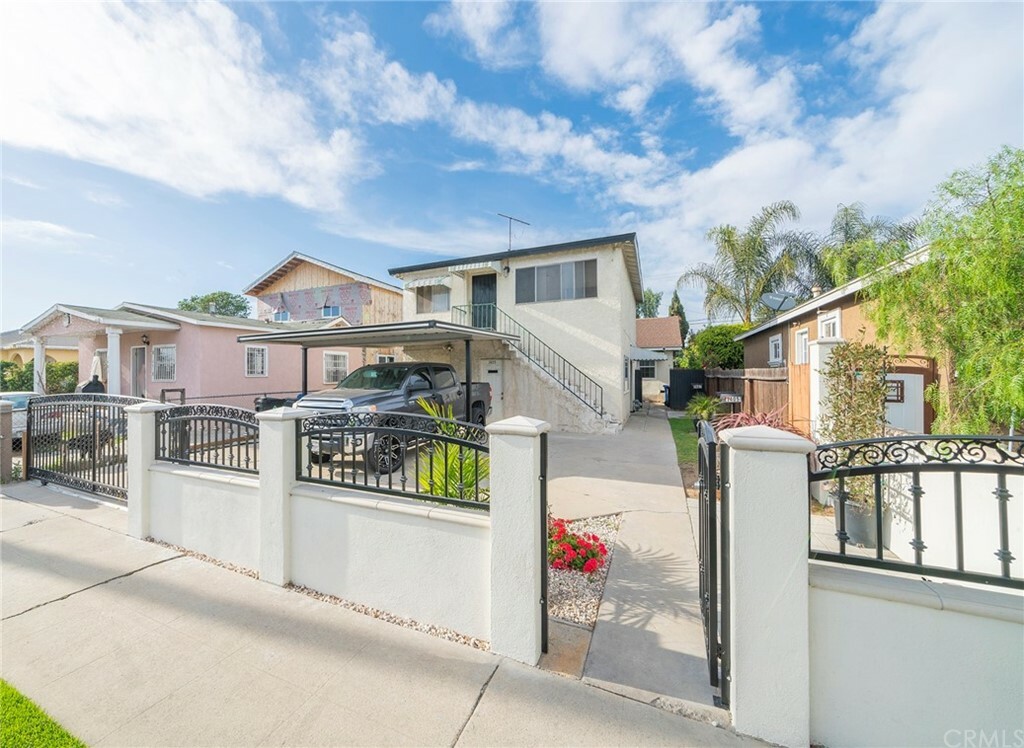 Property Photo:  1407 E Colon Street  CA 90744 