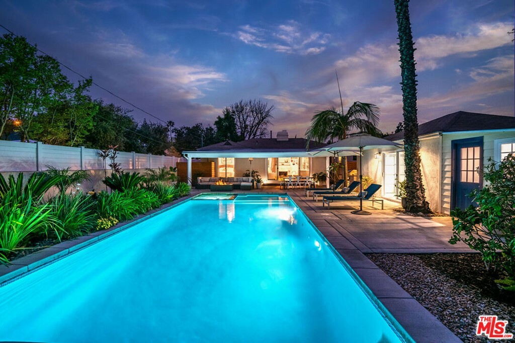 Property Photo: 5008 Biloxi Avenue CA 91601