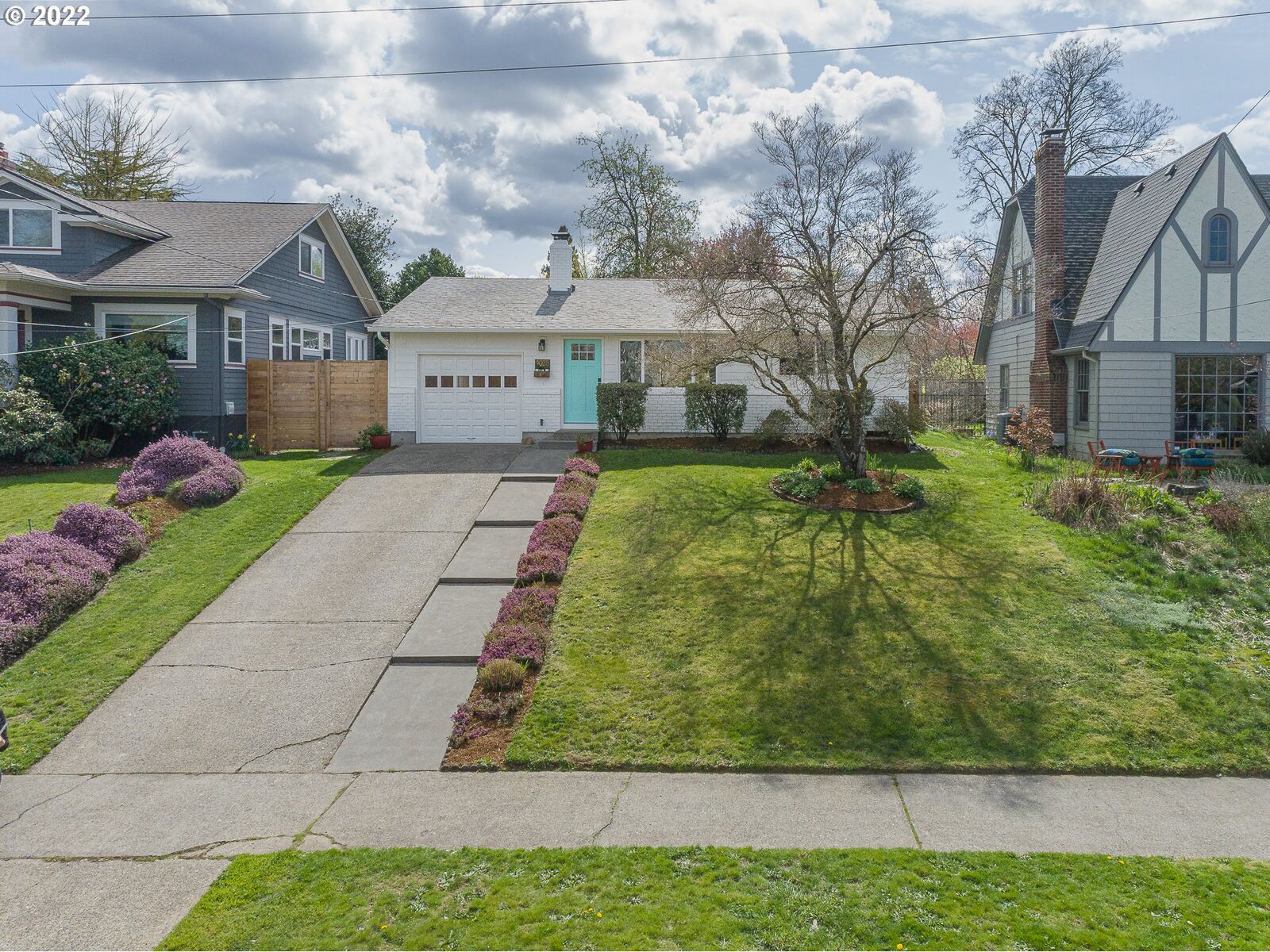 Property Photo:  4038 NE Multnomah St  OR 97232 