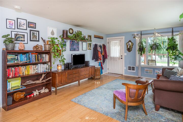 Property Photo:  1305 Logan Street  WA 98368 