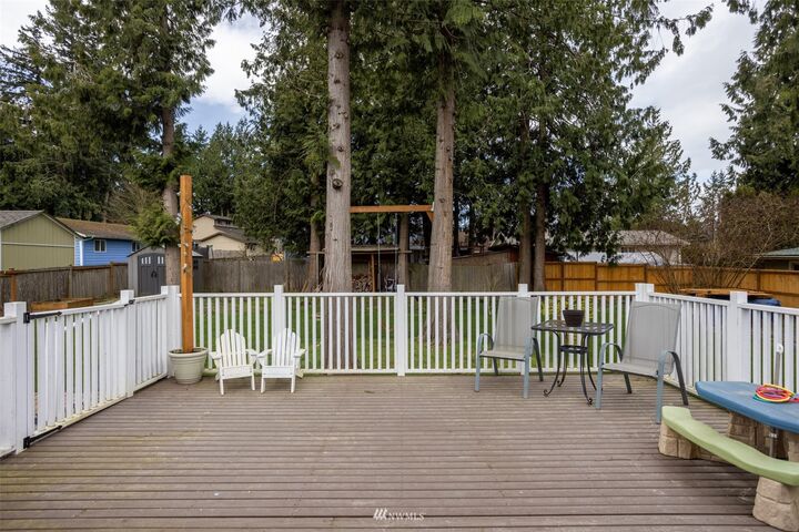 Property Photo: 811 Elliott Place WA 98273