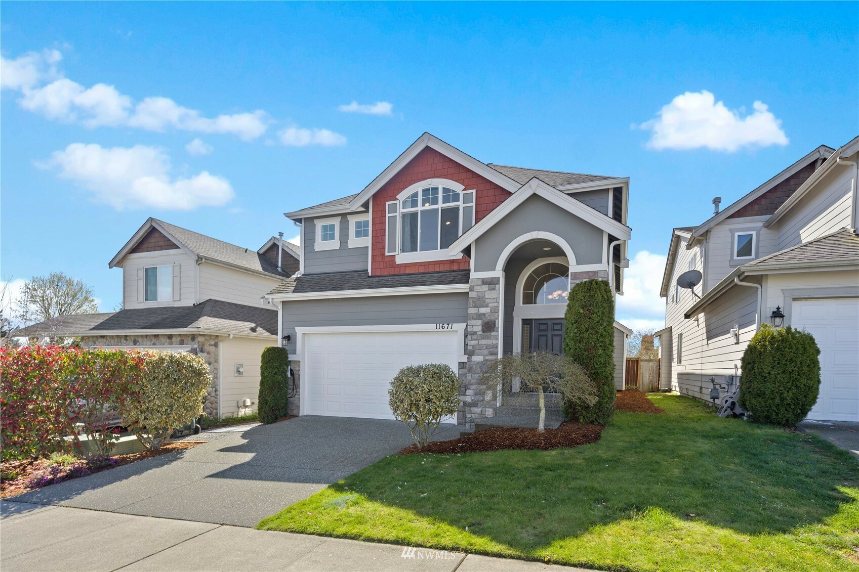 Property Photo: 11671 SE 217th Place WA 98031