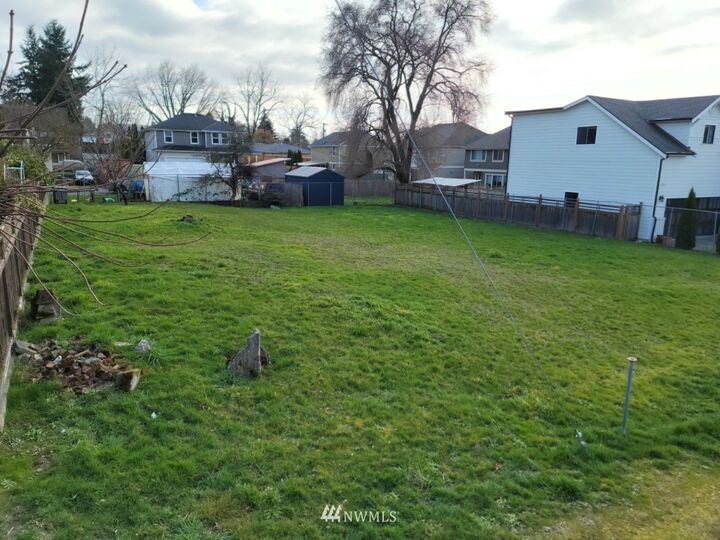 Property Photo:  317 S 15th Street  WA 98055 