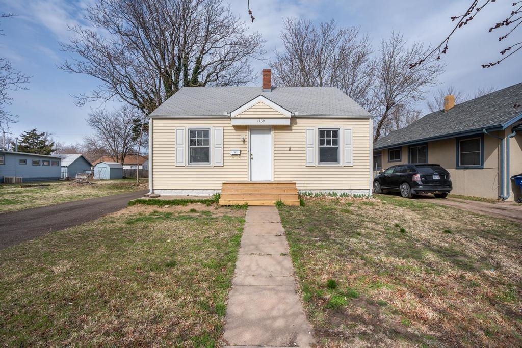 Property Photo:  1239 S Hydraulic St  KS 67211 