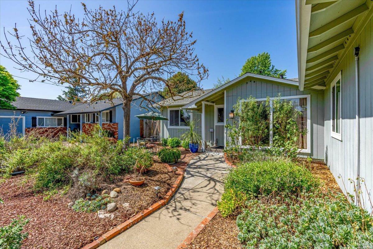 Property Photo: 325 Mosswood Lane CA 95401