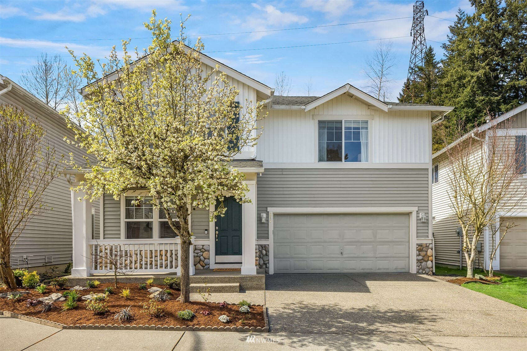 Property Photo:  211 Ferndale Avenue SE  WA 98056 