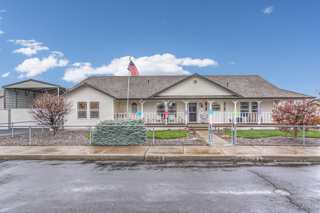 Property Photo:  317 SE Mercury Lane  OR 97754 