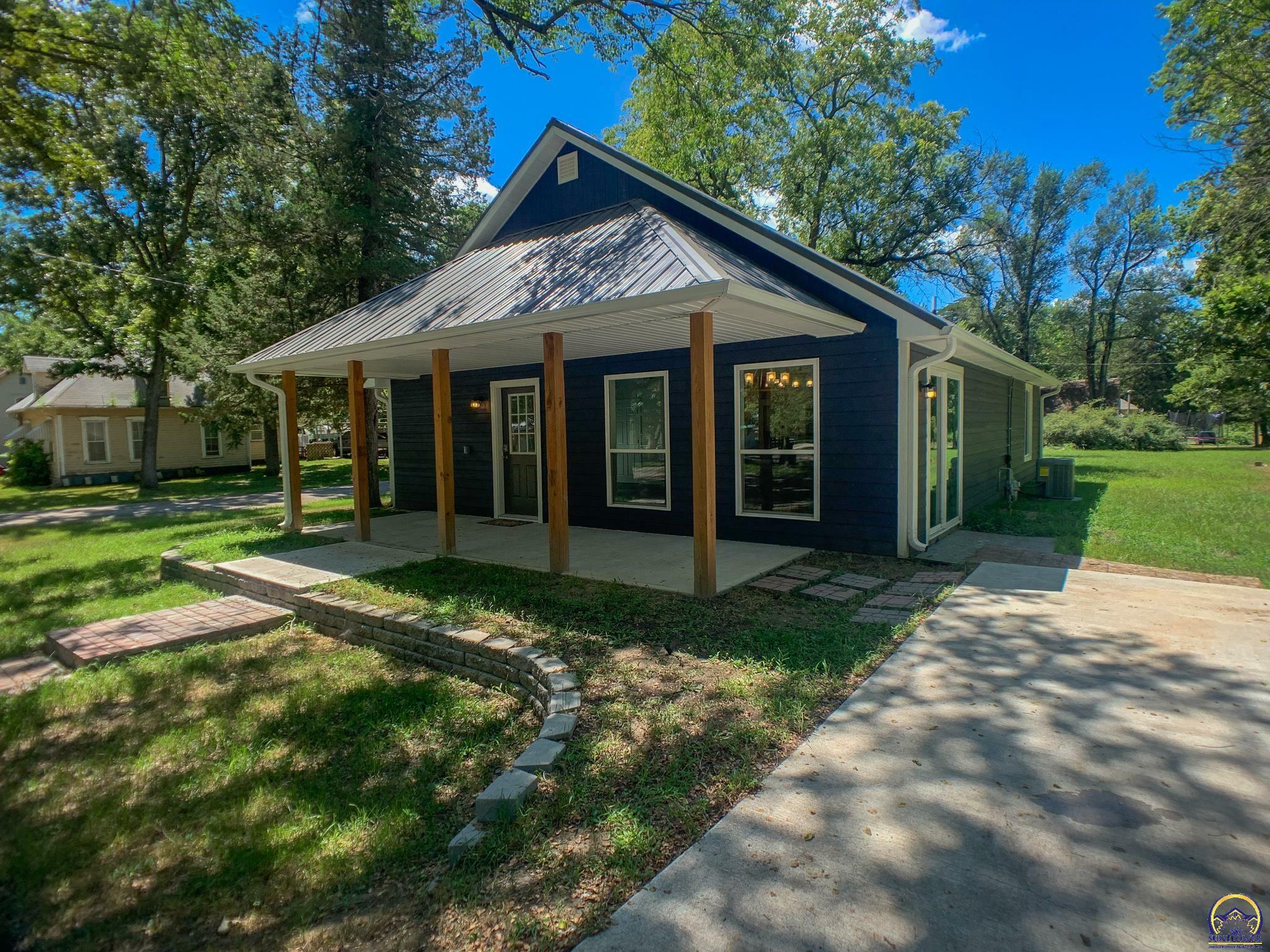 Property Photo:  301 Highland Ave  KS 66419 