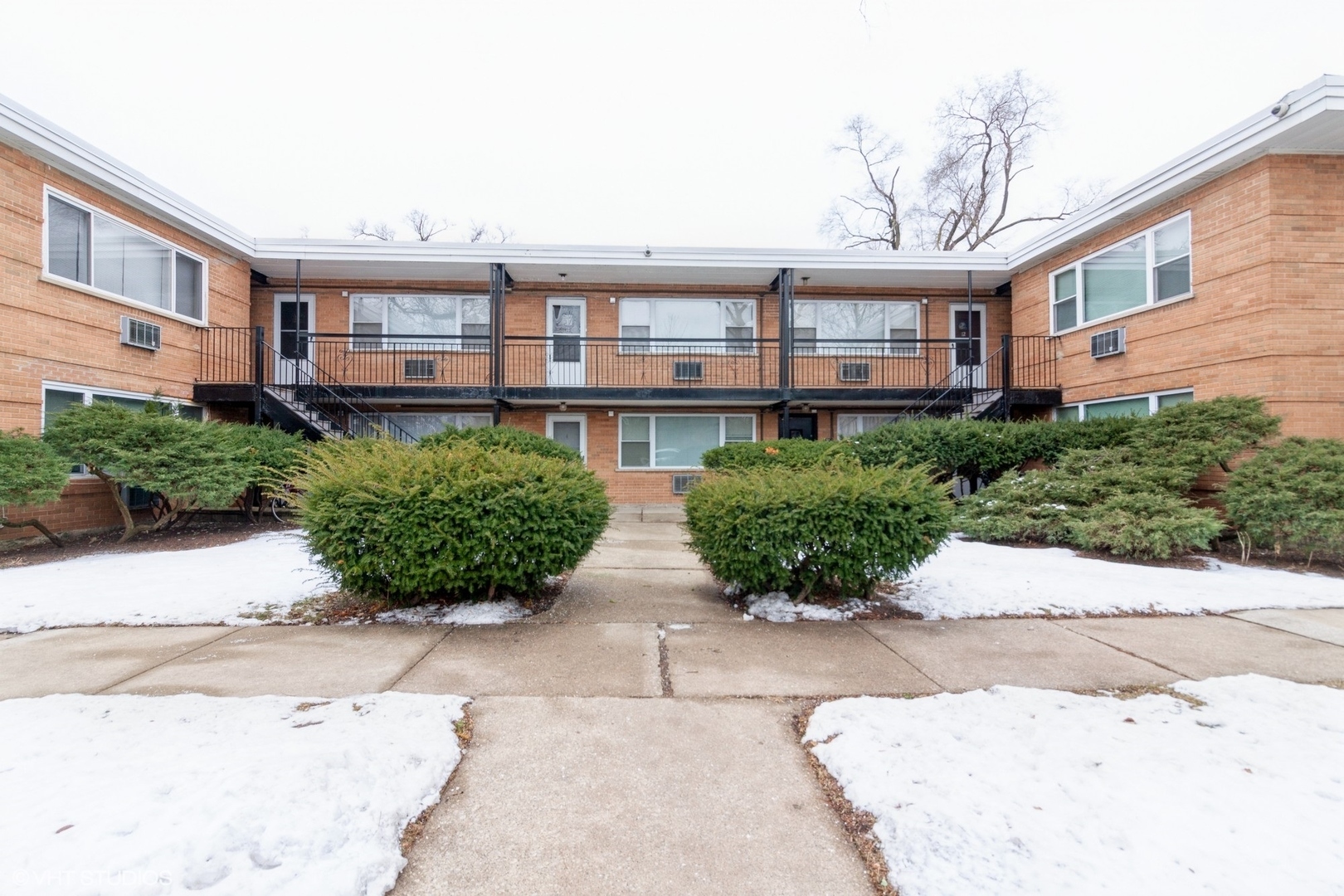 Property Photo: 405 Austin Street 3 IL 60515