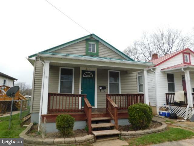 Property Photo:  214 S George Street  WV 25438 