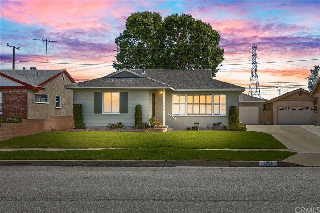 Property Photo:  5208 Stevely Avenue  CA 90713 