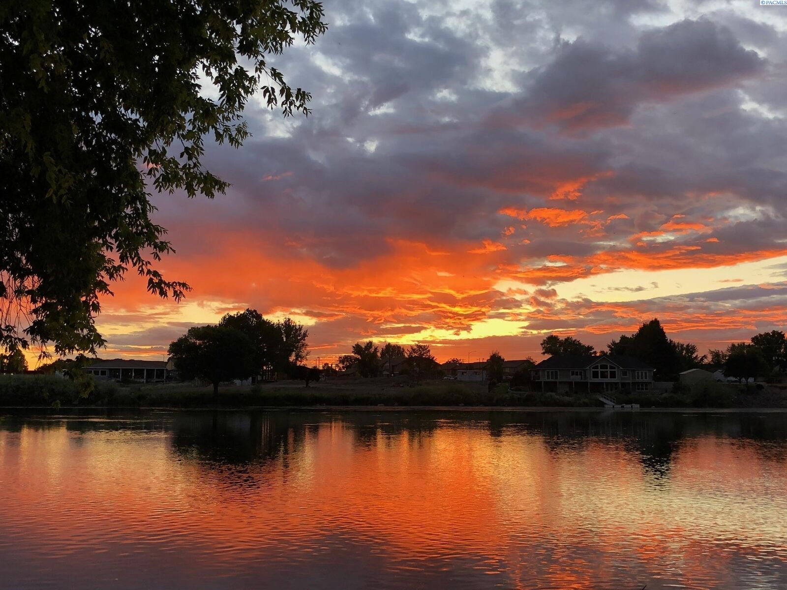 Property Photo:  1104 Grant Ave  WA 99350 