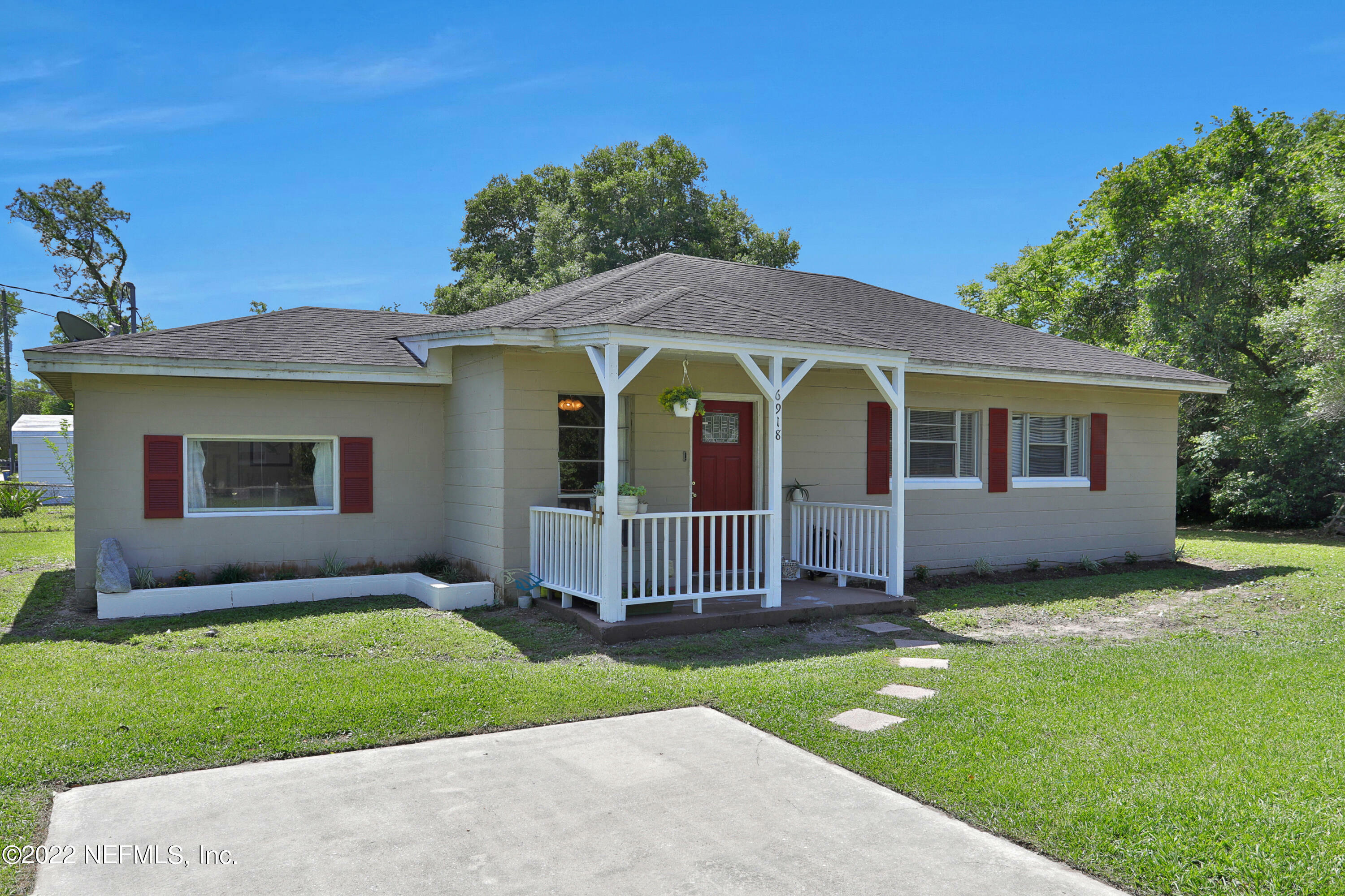 Property Photo:  6918 King Arthur Road N  FL 32211 