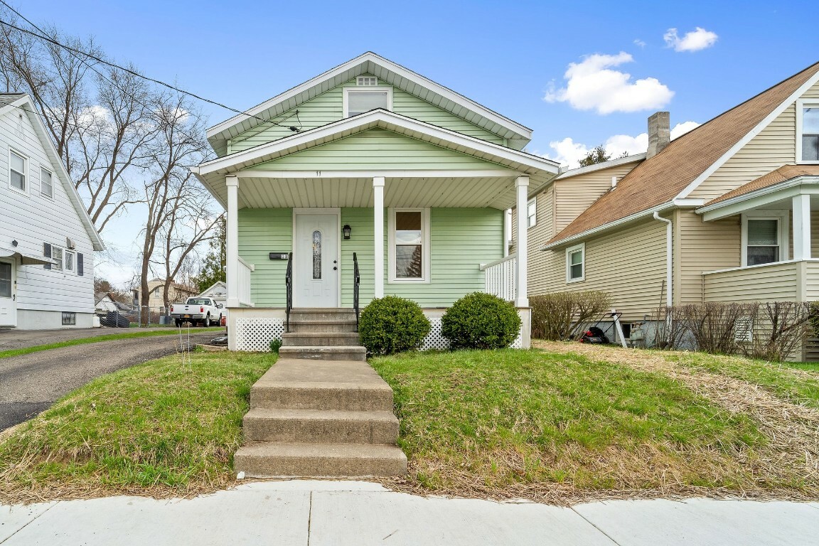 Property Photo:  11 Waldorf Street  NY 13904 