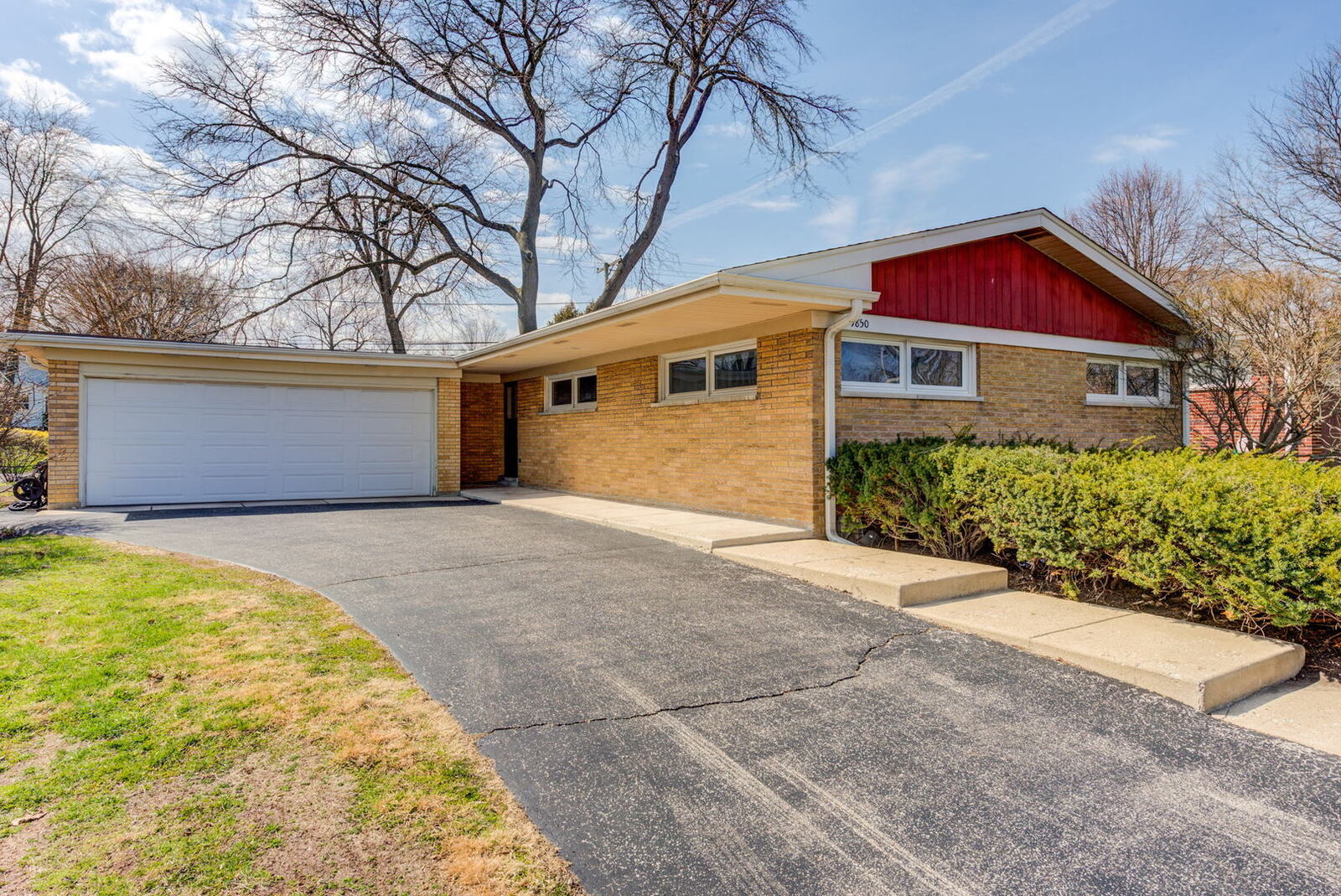 Property Photo: 9850 Karlov Avenue IL 60076