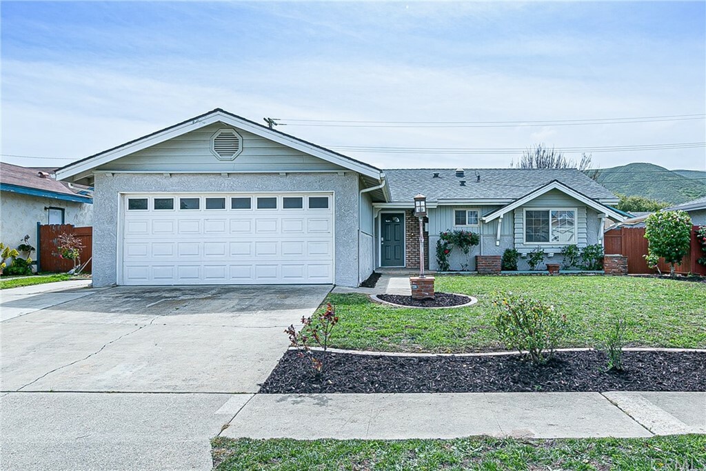 Property Photo: 904 W Hickory Avenue CA 93436