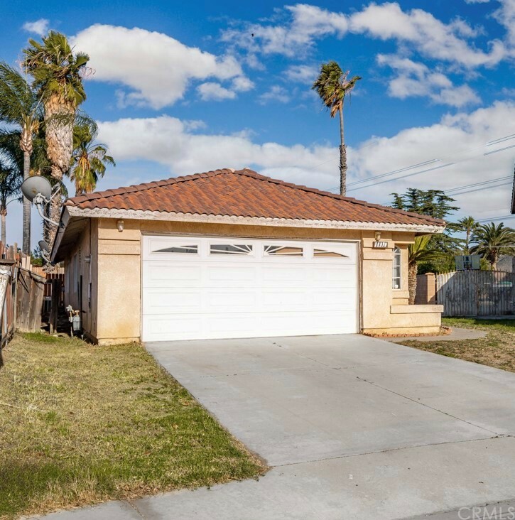 Property Photo:  11379 Oak Knoll Drive  CA 92337 