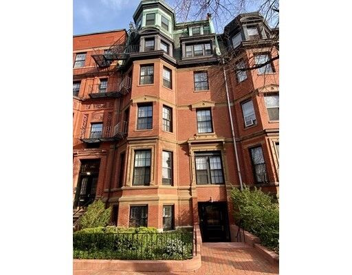 Property Photo:  133 Marlborough St 11  MA 02116 