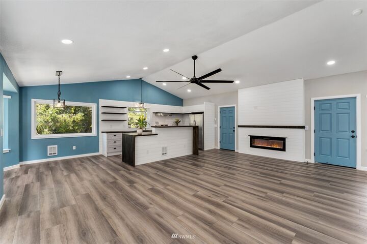 Property Photo: 607 Woodland Loop NE WA 98569