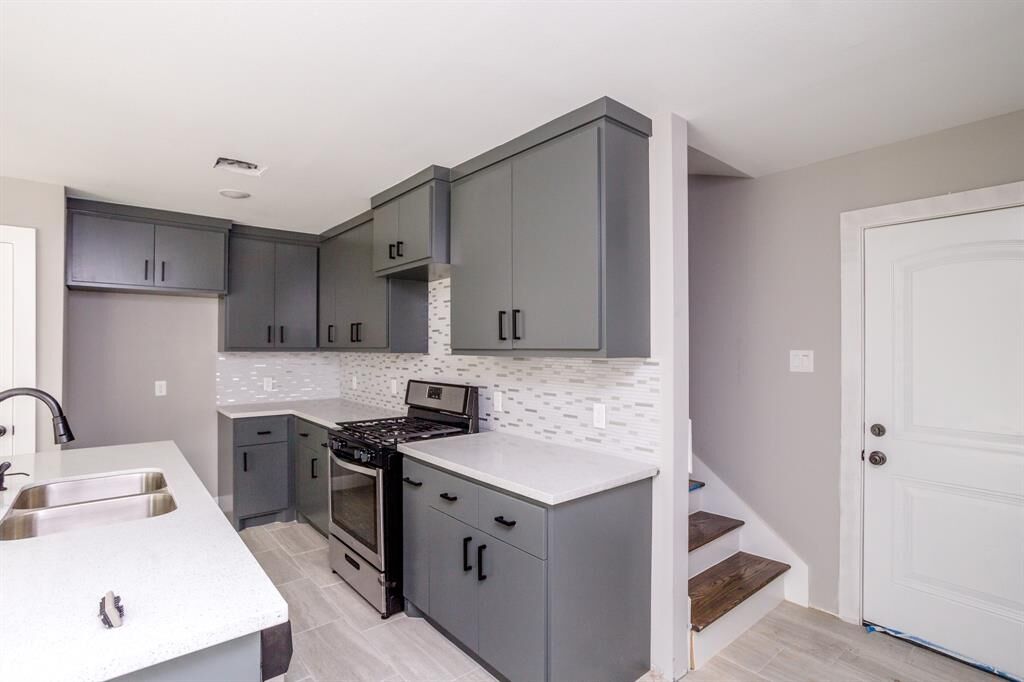 Property Photo: 9943 Lanewell TX 77029