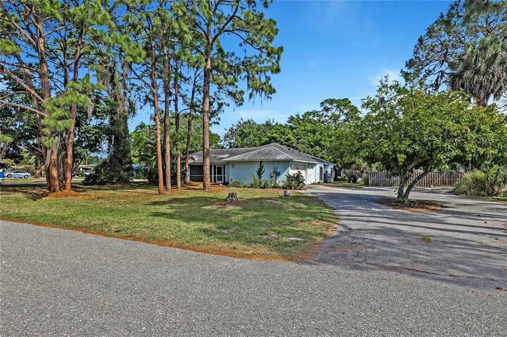 Property Photo: 440 Fordham Road FL 34293