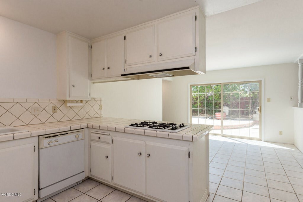 Property Photo:  2868 Berwick Street  CA 93010 