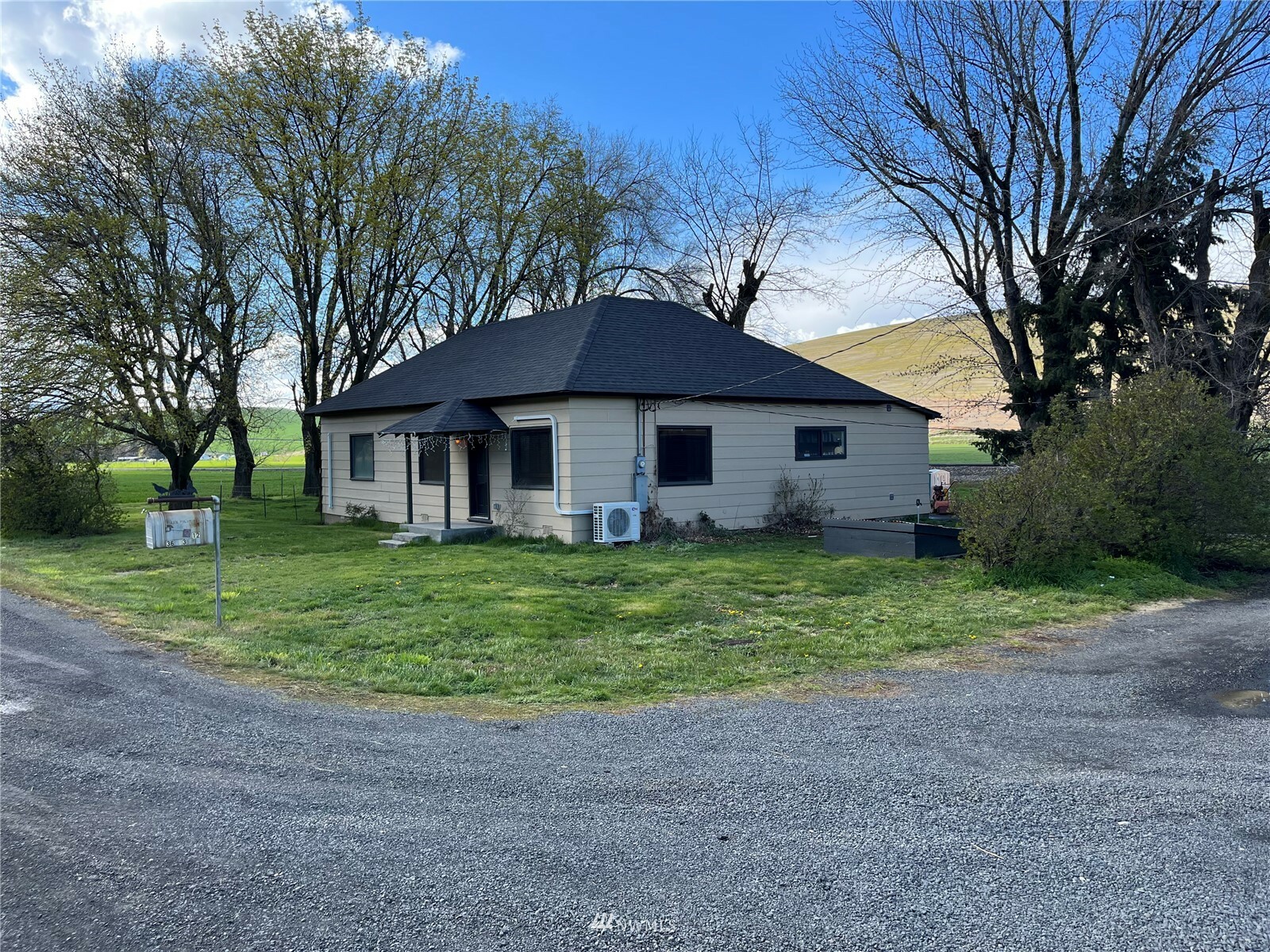 Property Photo: 36103 Highway 12 WA 99328