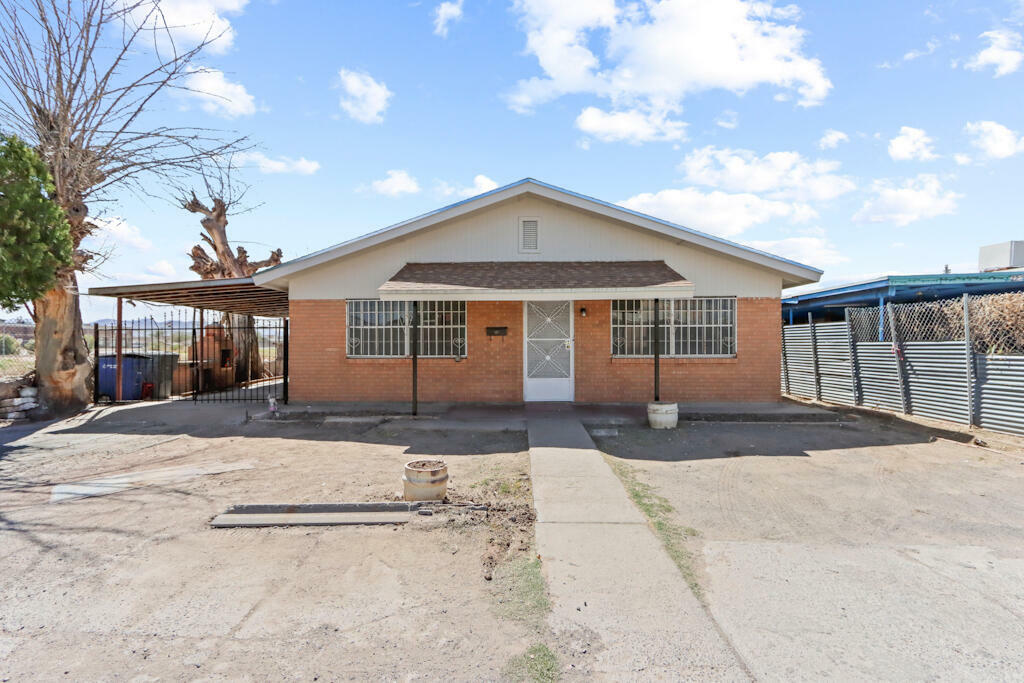 Property Photo: 225 Hadlock Street TX 79905