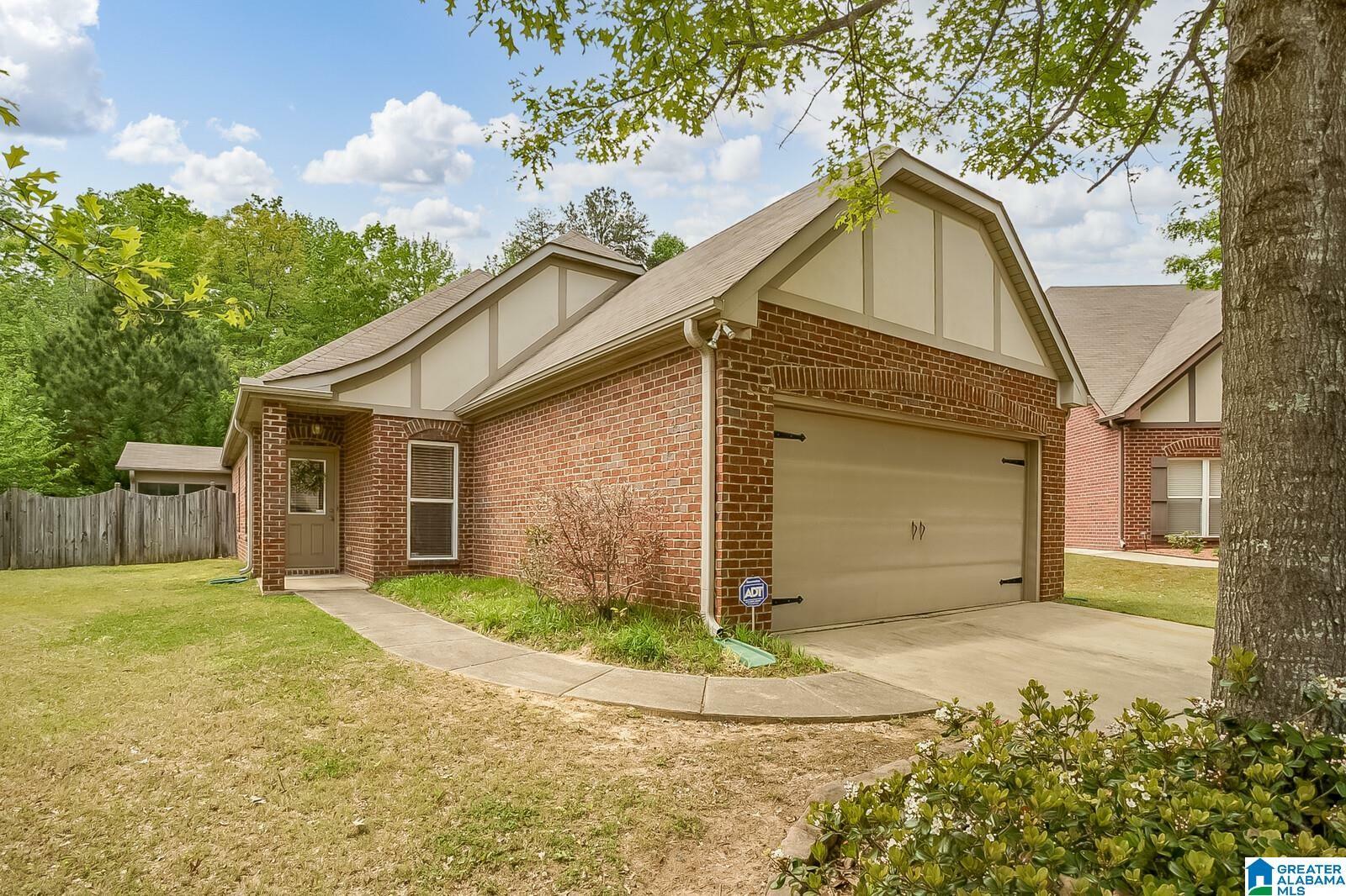 Property Photo:  2828 Oxmoor Glen Drive  AL 35211 