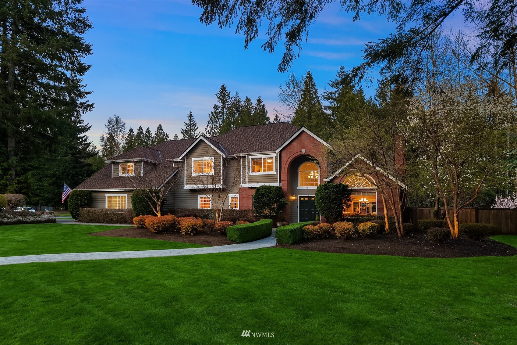 Property Photo: 19444 222nd Avenue NE WA 98077
