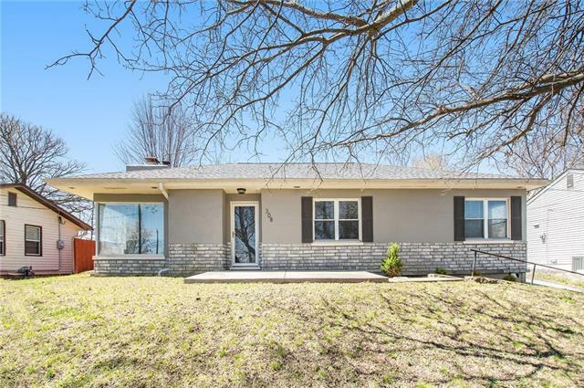 Property Photo:  308 NW North Shore Drive  MO 64151 