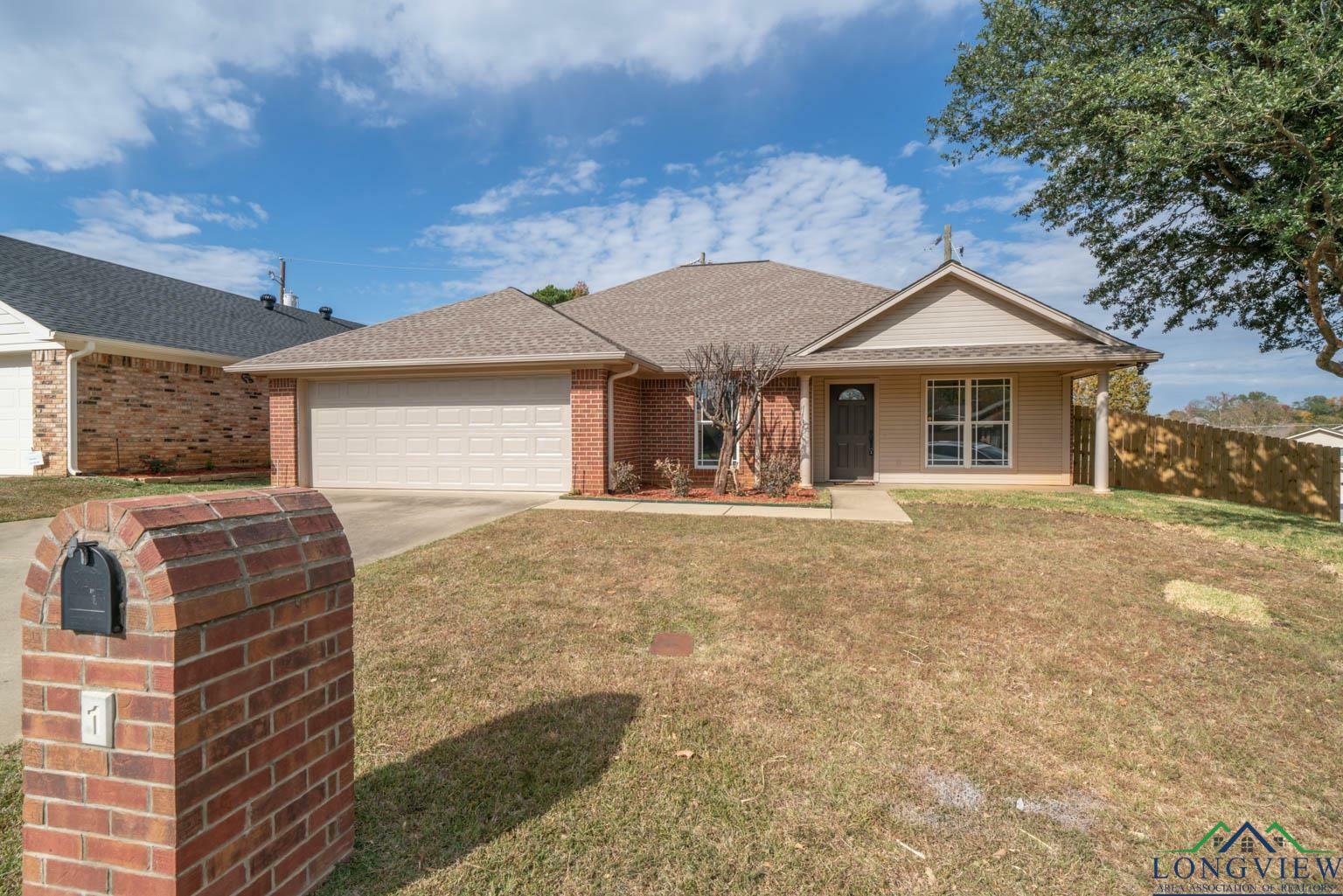 1 Wellington Dr.  Longview TX 75605 photo