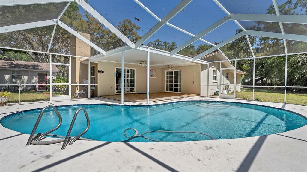 Property Photo:  9935 Lakeview Drive  FL 34654 