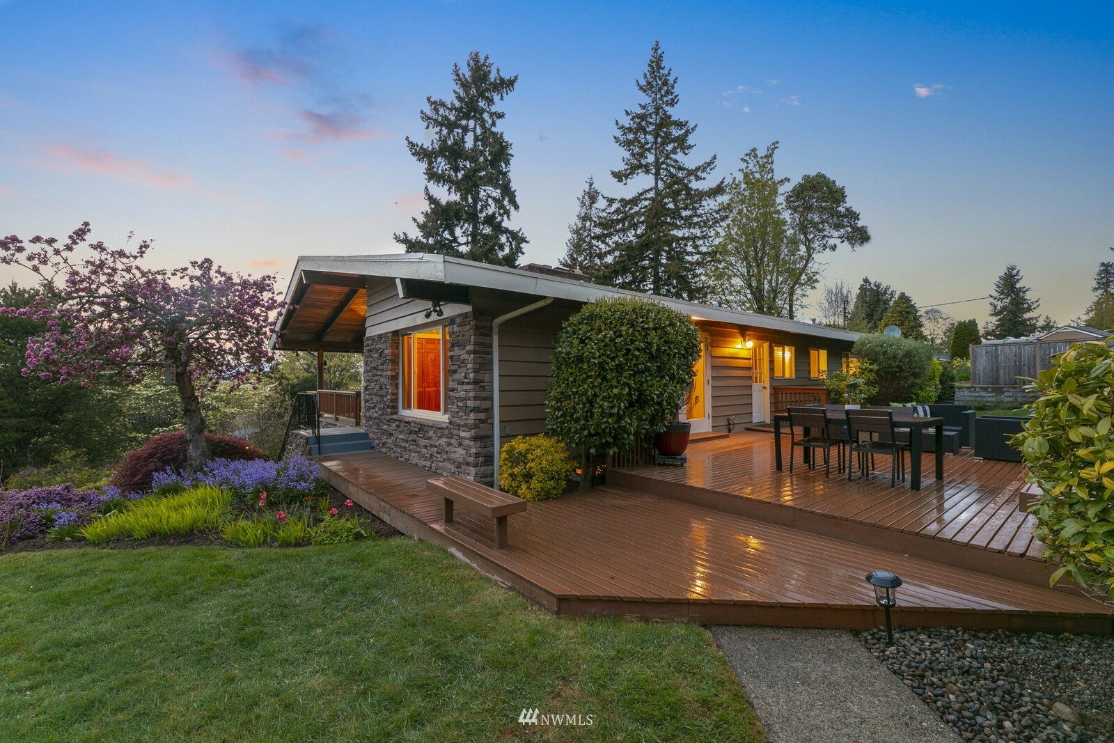 Property Photo:  18666 Beverly Road SW  WA 98166 