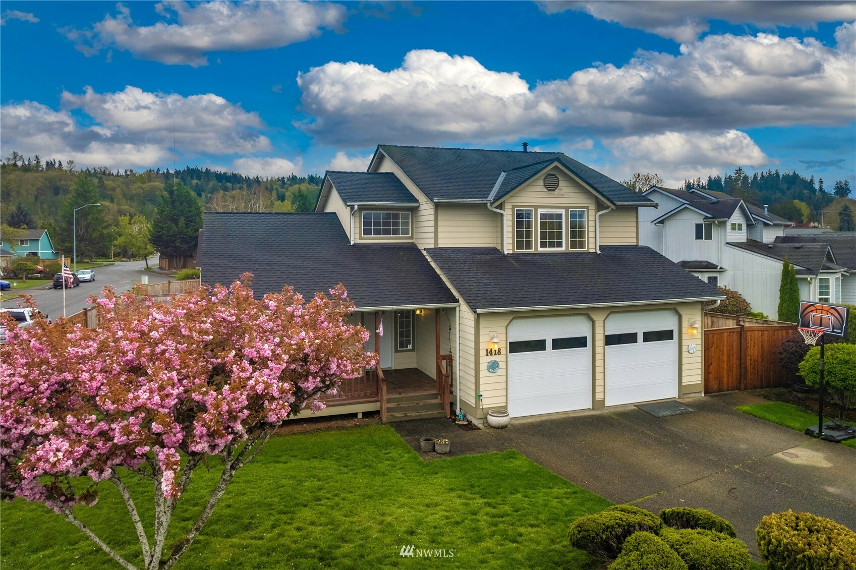 Property Photo: 1418 Park Avenue WA 98372
